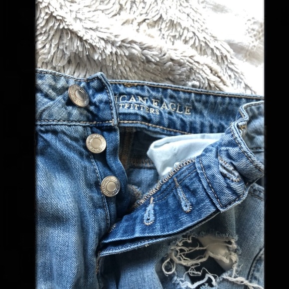 American Eagle Boyfriend/ Mom Jeans - Picture 3 of 3